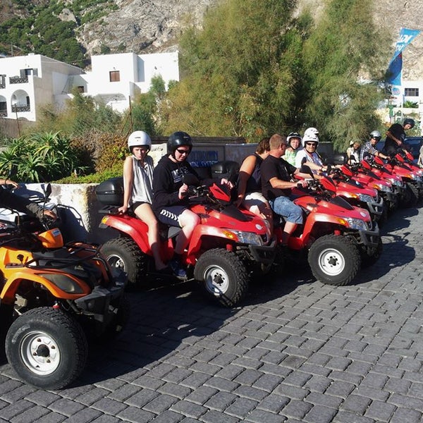 Motor Inn Rental Car Location in Σαντορίνη