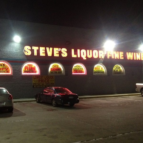 Foto scattata a Steve&#39;s Party Store da Steve&#39;s Party Store il 1/14/2014
