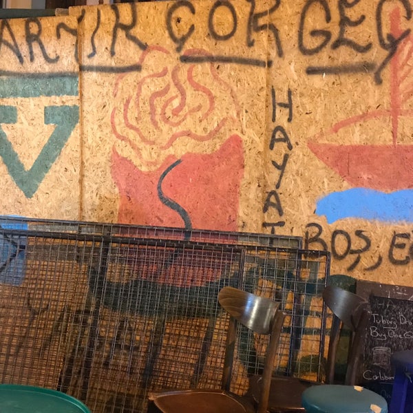 9/20/2018에 👣GÜLDEN G.님이 Kum Cafe Bar &amp; Bistro에서 찍은 사진