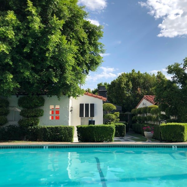 Foto diambil di Avalon Hotel Palm Springs oleh Claire A. pada 7/15/2018