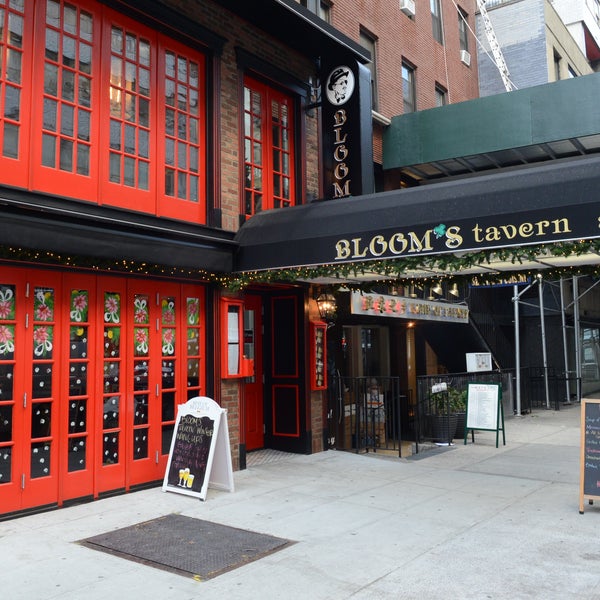 รูปภาพถ่ายที่ Bloom&#39;s Tavern โดย Bloom&#39;s Tavern เมื่อ 1/14/2014