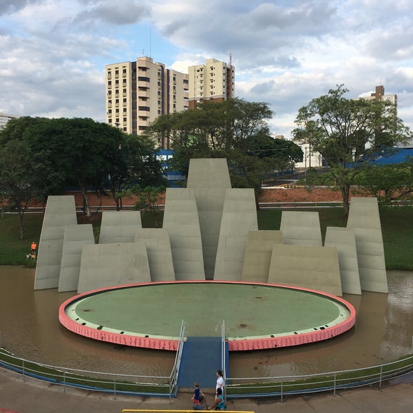 Feira do Parque Vitória Régia tem aula de xadrez e adoção de cães nesta  quarta-feira - 96FM Bauru