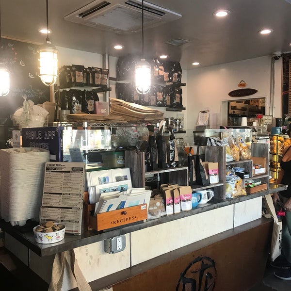 9/14/2019에 Kat O.님이 Dogtown Coffee에서 찍은 사진