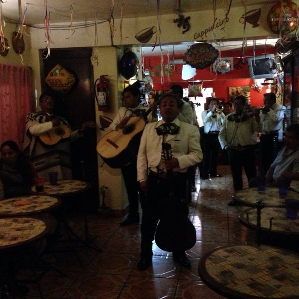 รูปภาพถ่ายที่ Café &amp; Chocolatería Caguayo โดย Café &amp; Chocolatería C. เมื่อ 1/18/2014