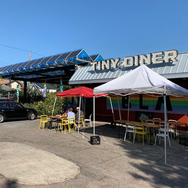Foto tirada no(a) Tiny Diner por Zack K. em 9/5/2020