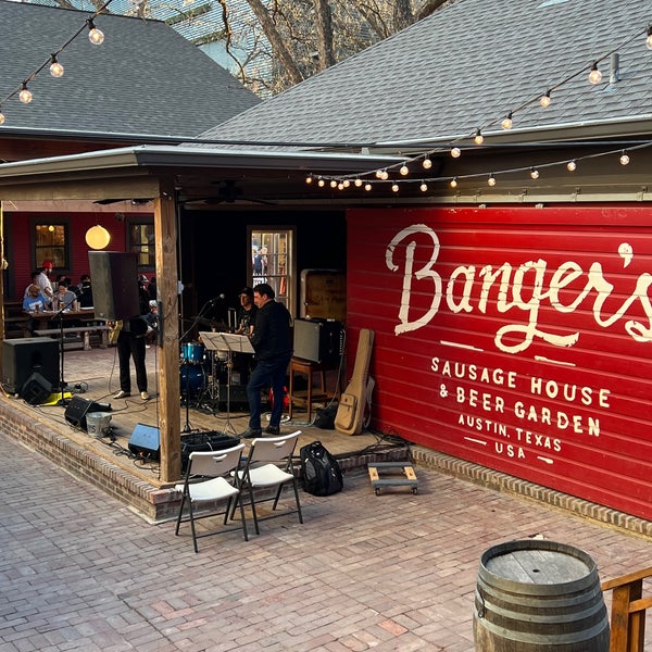 4/3/2022 tarihinde Zack K.ziyaretçi tarafından Banger&#39;s Sausage House &amp; Beer Garden'de çekilen fotoğraf