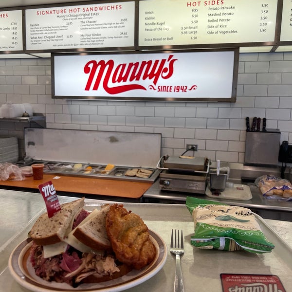 Foto scattata a Manny&#39;s Cafeteria &amp; Delicatessen da Zack K. il 8/17/2023