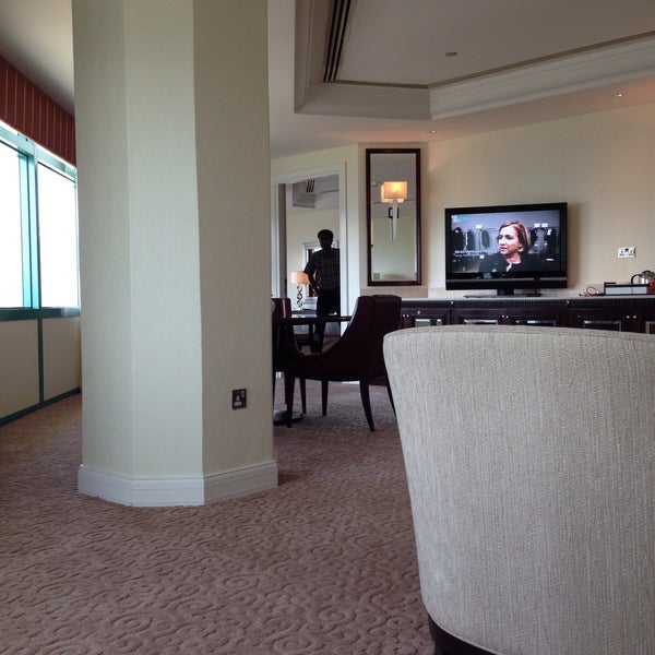 Photo taken at Al Bustan Rotana Hotel  فندق البستان روتانا by Arash_121 on 11/5/2015