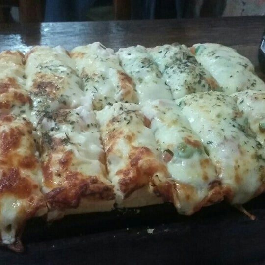 Foto scattata a Cia. das Pizzas da Juliana S. il 7/18/2015