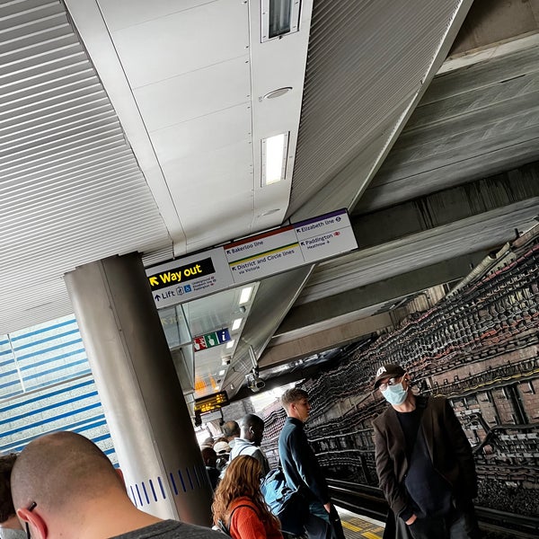 Foto tirada no(a) Paddington London Underground Station (Hammersmith &amp; City and Circle lines) por Doug M. em 5/20/2022