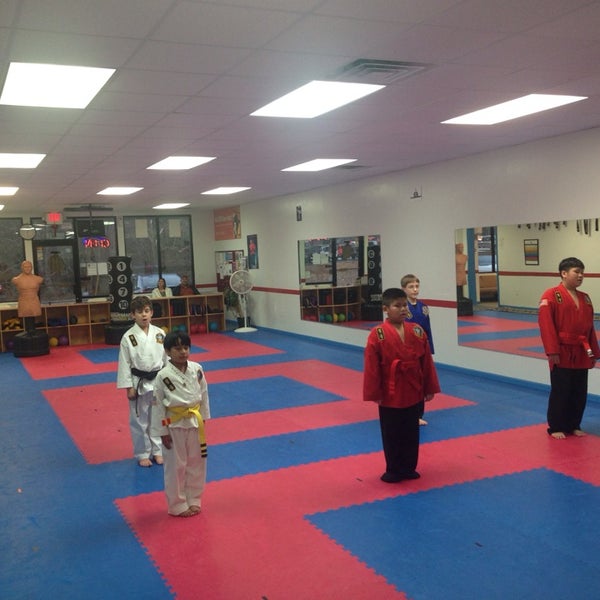 Das Foto wurde bei Cartersville Martial Art &amp; Self Defense von Angela J. am 2/7/2014 aufgenommen
