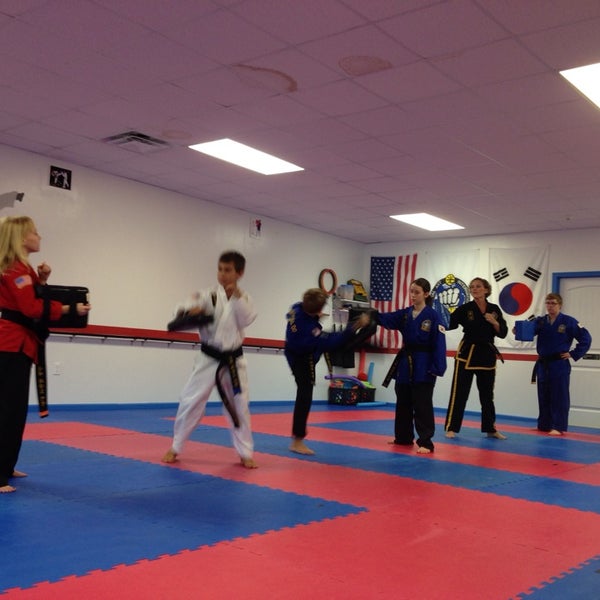 8/14/2014 tarihinde Angela J.ziyaretçi tarafından Cartersville Martial Art &amp; Self Defense'de çekilen fotoğraf