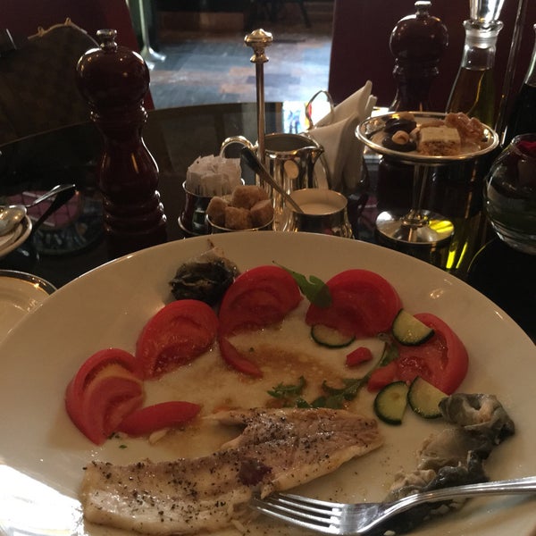 7/14/2017 tarihinde ХУЙКИНСziyaretçi tarafından Ресторан «Европа» / L&#39;Europe Restaurant'de çekilen fotoğraf
