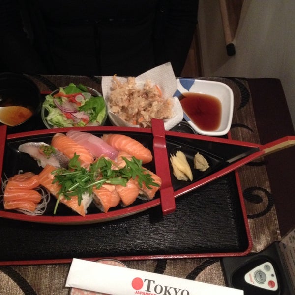 รูปภาพถ่ายที่ Tokyo Japanese Restaurant โดย Scubli V. เมื่อ 2/13/2014