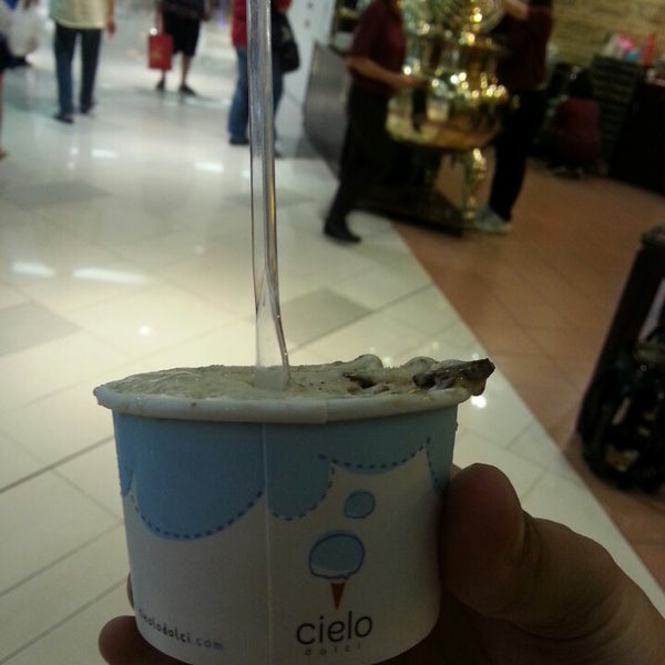 Photo taken at Cielo Dolci - Specialist in Italian Frozen Desserts by Lai Y. on 10/12/2014