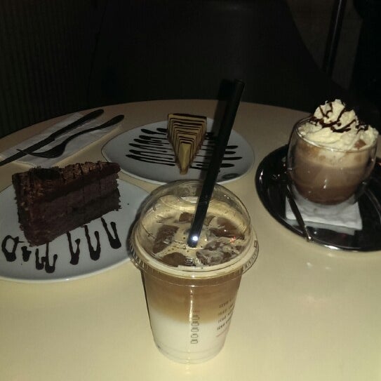 Photo taken at Coffeeshop Company by Shrooq O. on 4/18/2014