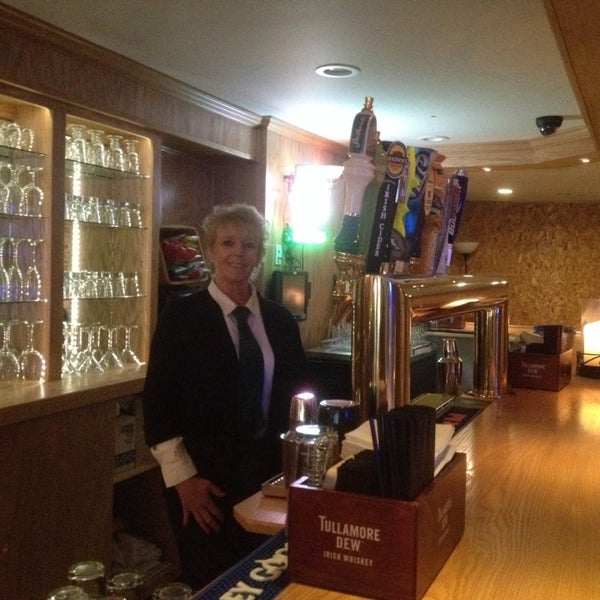 Photo taken at Minihane&#39;s Irish Pub &amp; Restaurant by Dantón V. on 1/15/2014