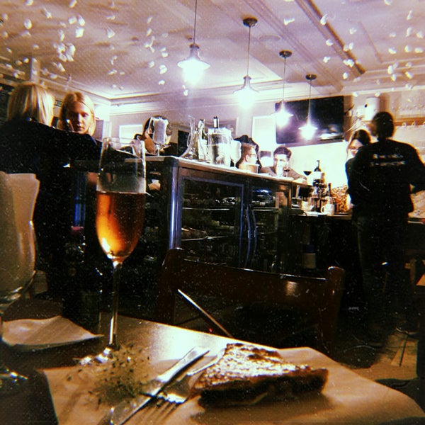 1/18/2019 tarihinde Анастасия М.ziyaretçi tarafından Like a Local&#39;s wine bar'de çekilen fotoğraf