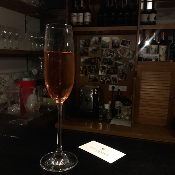 10/16/2018 tarihinde Анастасия М.ziyaretçi tarafından Like a Local&#39;s wine bar'de çekilen fotoğraf