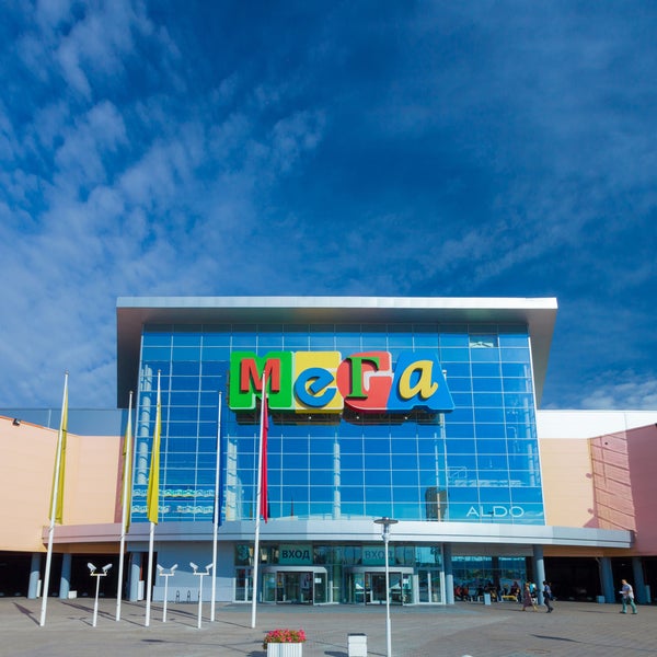 Foto tirada no(a) MEGA Mall por МЕГА Дыбенко / MEGA Mall em 1/17/2014