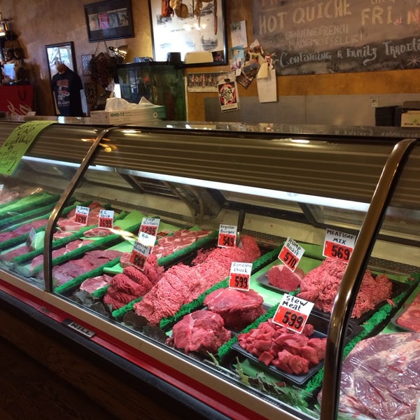 Foto scattata a Bill Kamp&#39;s Meat Market da Eric L. il 1/25/2014