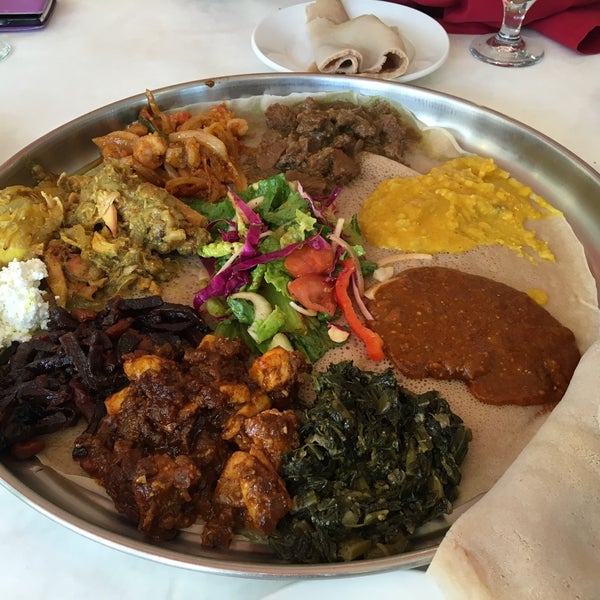 8/7/2017 tarihinde Nguyen-Anh L.ziyaretçi tarafından Demera Ethiopian Restaurant'de çekilen fotoğraf