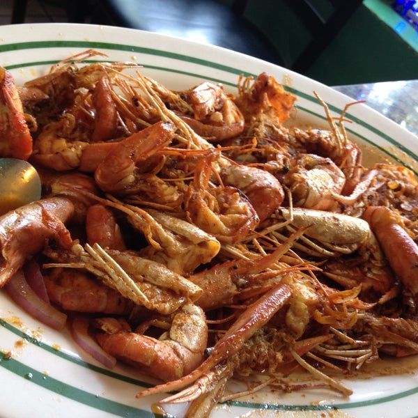 Das Foto wurde bei Alegrias Seafood Chicago von Nguyen-Anh L. am 6/23/2013 aufgenommen