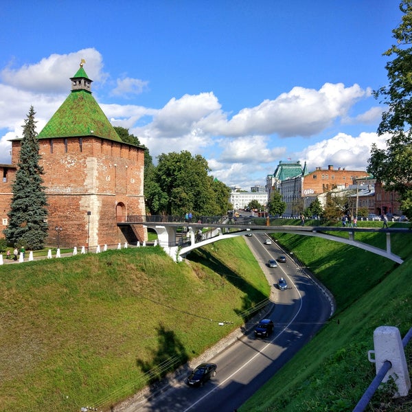 รูปภาพถ่ายที่ Nizhny Novgorod Kremlin โดย Alexander L. เมื่อ 9/10/2017