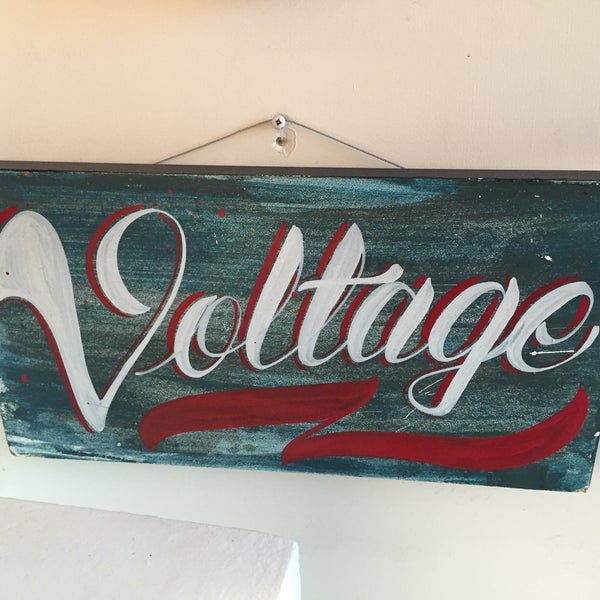 Foto diambil di Voltage Coffee &amp; Art oleh Judy pada 1/17/2015