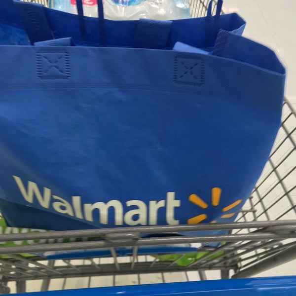 次での写真：Walmart Supercenter Port St Lucieの大型店