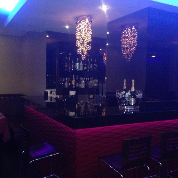 Foto tirada no(a) Erebuni Restaurant, Bar &amp; Lounge por Erebuni Restaurant, Bar &amp; Lounge em 1/16/2014