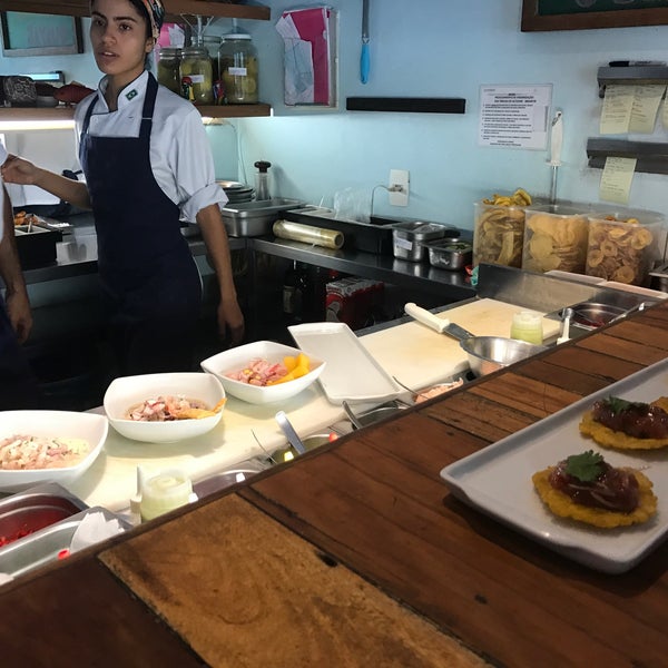 รูปภาพถ่ายที่ Suri Ceviche Bar โดย Rosangela S. เมื่อ 2/11/2017