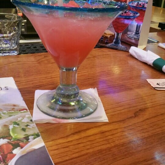Photo taken at Chili&#39;s Grill &amp; Bar by Daniela S. on 5/10/2015