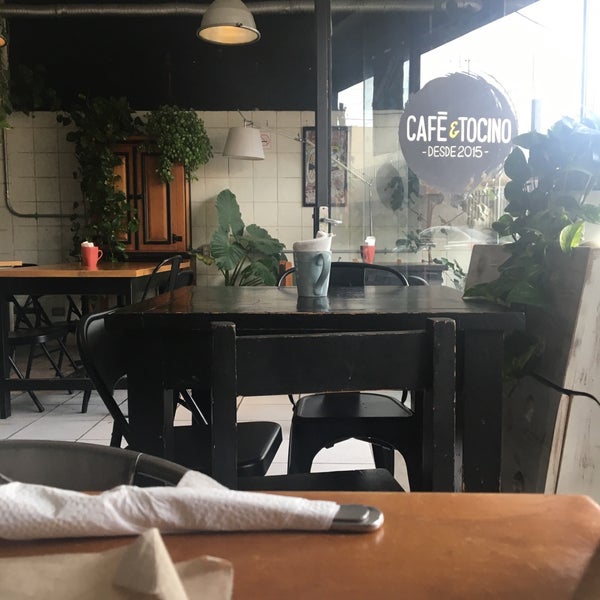 5/4/2017 tarihinde Karen H.ziyaretçi tarafından Café &amp; Tocino'de çekilen fotoğraf