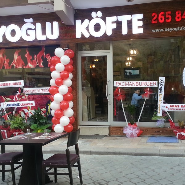 9/1/2014 tarihinde Beyoğlu Köfteziyaretçi tarafından Beyoğlu Köfte'de çekilen fotoğraf