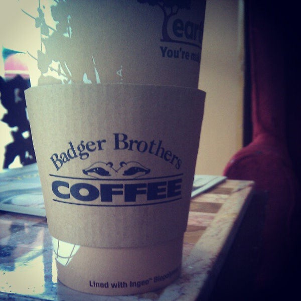 Foto tirada no(a) Badger Brothers Coffee &amp; Internet Cafe por Ben D. em 1/5/2013