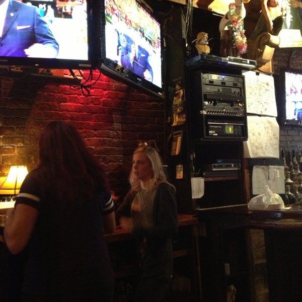 Foto diambil di Wharf Bar &amp; Grill oleh Norris M. pada 1/20/2013