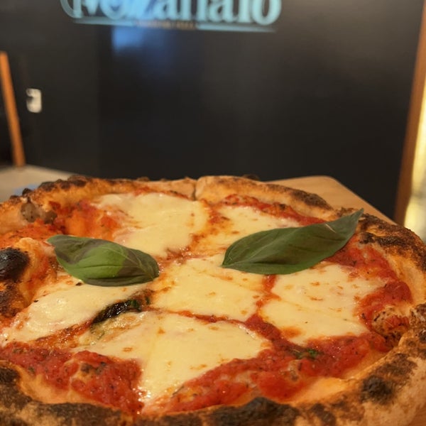 Снимок сделан в Mozzafiato Pizzeria пользователем Feras 10/17/2021