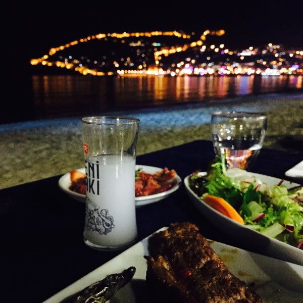 รูปภาพถ่ายที่ Öztürk Kolcuoğlu Ocakbaşı Restaurant โดย Melis K. เมื่อ 11/5/2016