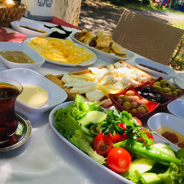 Foto diambil di Yeşil Çiftlik Restaurant oleh Mustafa pada 7/28/2019
