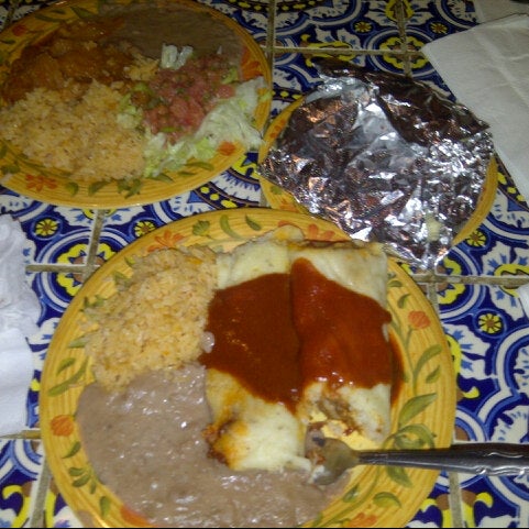 Photo taken at La Luz Del Dia Restaurant by MJ .. on 12/24/2012