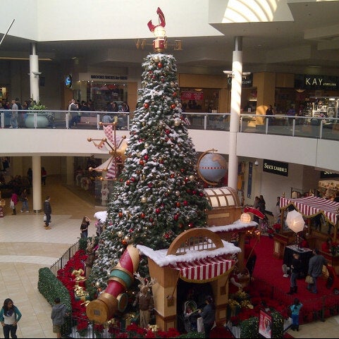 รูปภาพถ่ายที่ The Shops at Montebello โดย MJ .. เมื่อ 12/15/2012