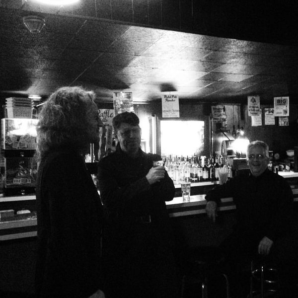 9/12/2015에 Shawn M.님이 Dusty&#39;s Bar에서 찍은 사진