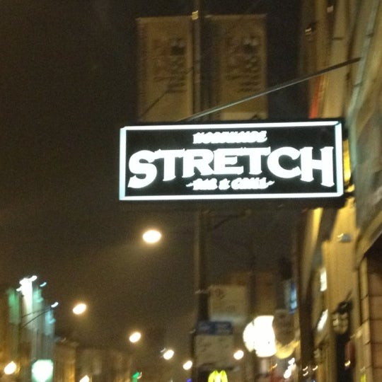 รูปภาพถ่ายที่ The Stretch Bar &amp; Grill โดย Roderic M. เมื่อ 12/3/2012