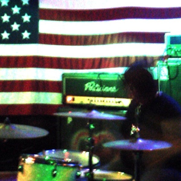 Photo taken at Gallaghers Pub HB by Stabitha C. on 2/9/2014