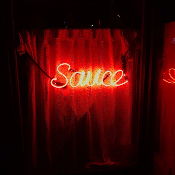 รูปภาพถ่ายที่ Sauce Restaurant โดย Lauren M. เมื่อ 10/14/2018