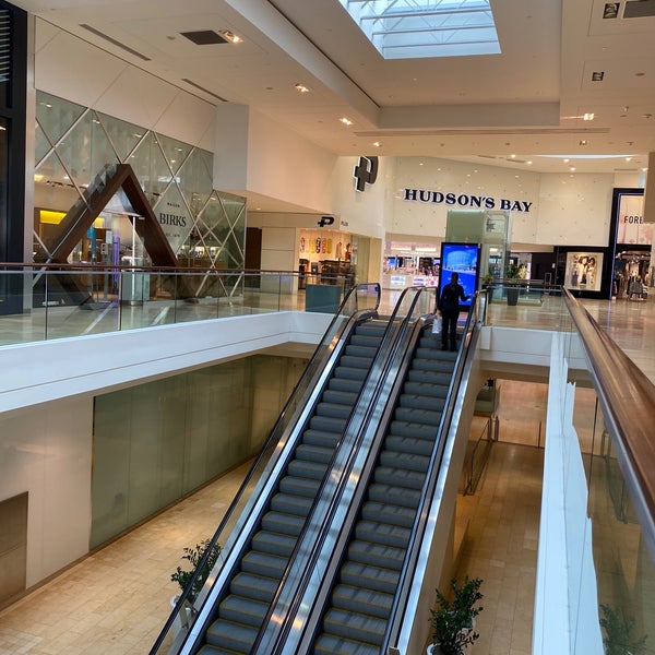 3/2/2022 tarihinde Mortda A.ziyaretçi tarafından Square One Shopping Centre'de çekilen fotoğraf