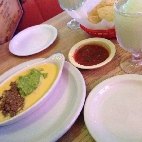 Снимок сделан в La Posada Mexican Restaurant пользователем Jacque (. 5/25/2013