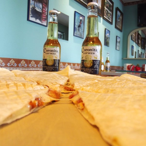 รูปภาพถ่ายที่ La Tacoteca Taquería Restaurante โดย La Tacoteca Taquería Restaurante เมื่อ 1/17/2014