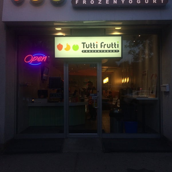 7/15/2014 tarihinde Mikey D.ziyaretçi tarafından Tutti Frutti'de çekilen fotoğraf
